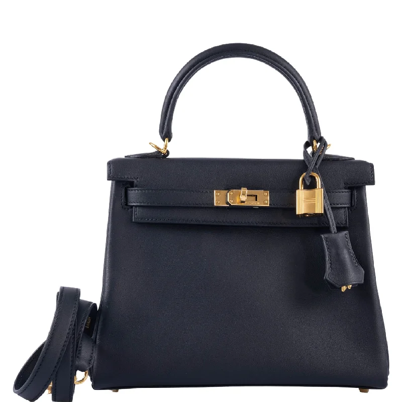 Hermès Kelly Bags with an embossed leather pattern for added textureHermès Kelly Retourne 25 Black Noir Swift with Gold Hardware