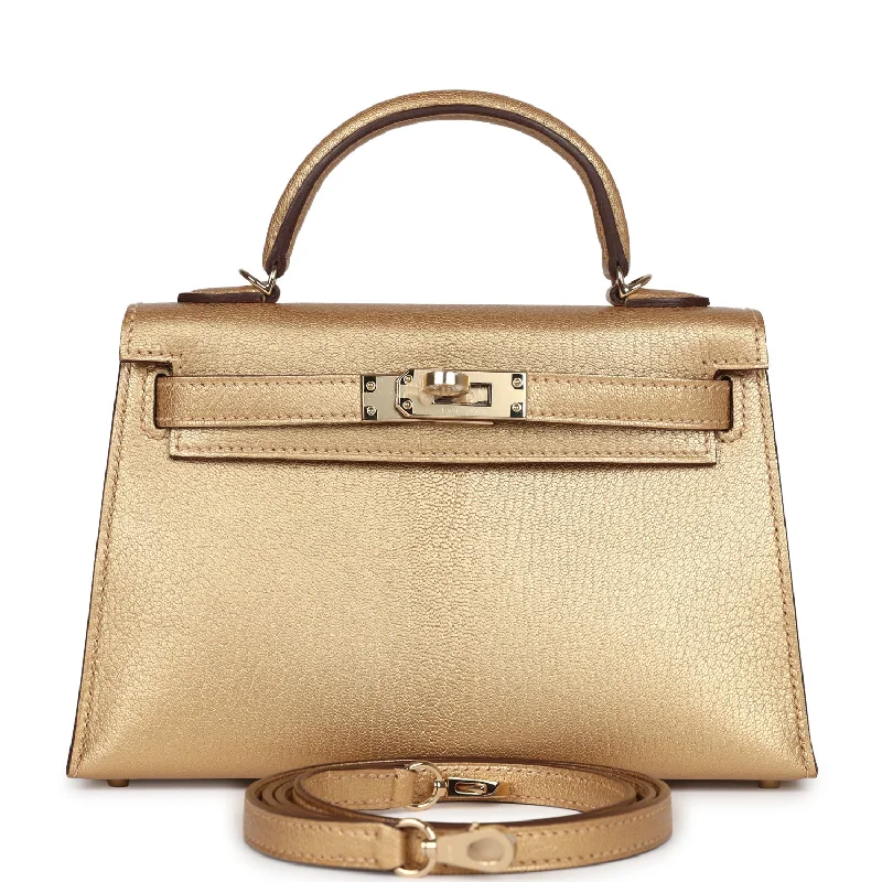 Hermès Kelly Bags with a magnetic - snap closure for easy accessHermes Kelly Sellier 20 Dore Chevre Chamkilight Permabrass Hardware